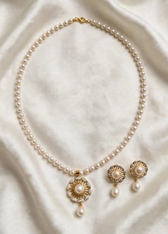 Pearl pandant set